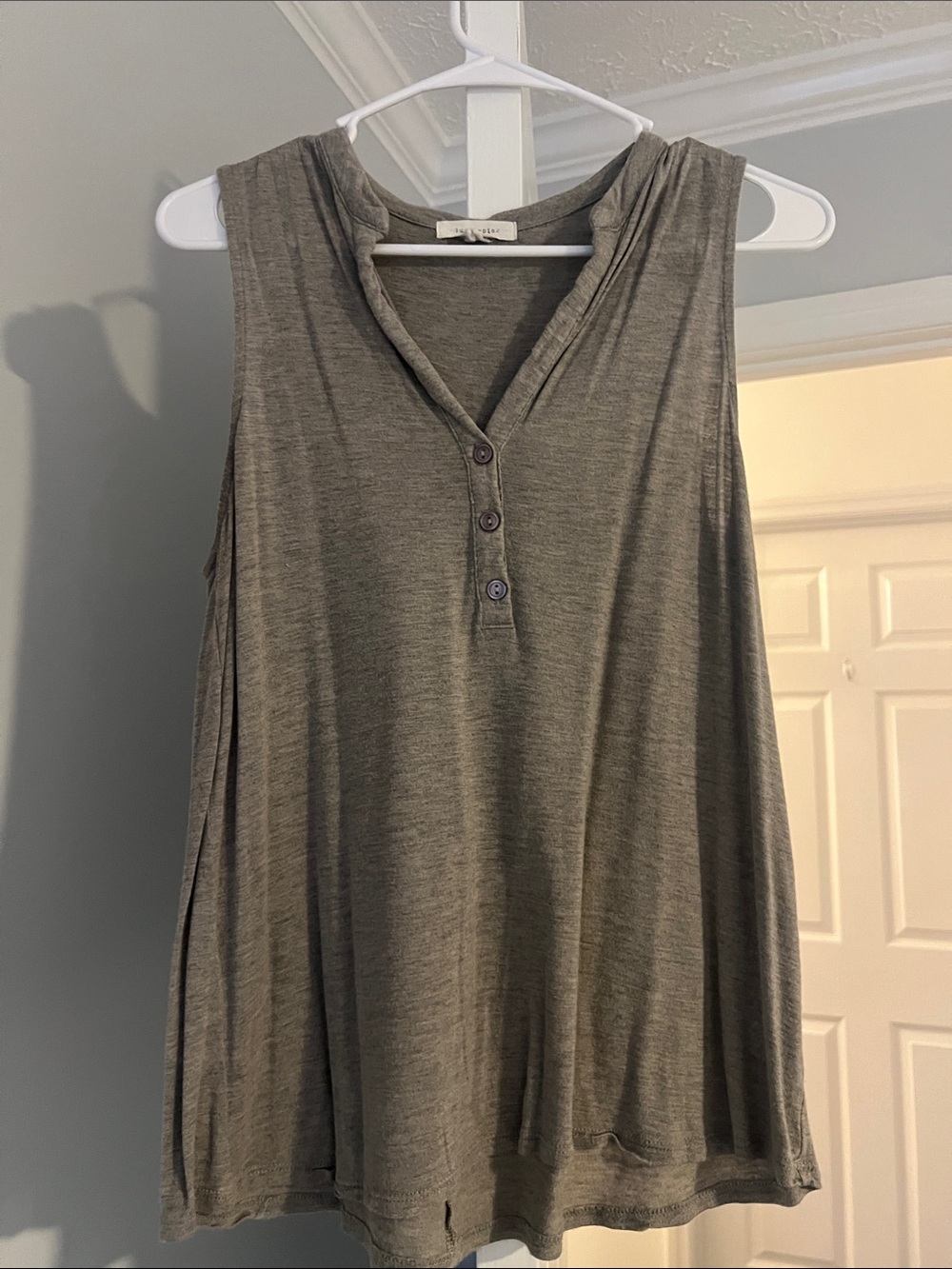 Relaxed Henley Sleeveless Tank Top in Olive